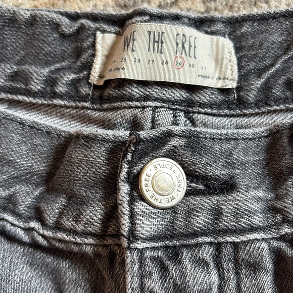 We the Free- Free People women’s Distressed Gray Denim Shorts -fray hem- size 29 - Picture 2 of 6
